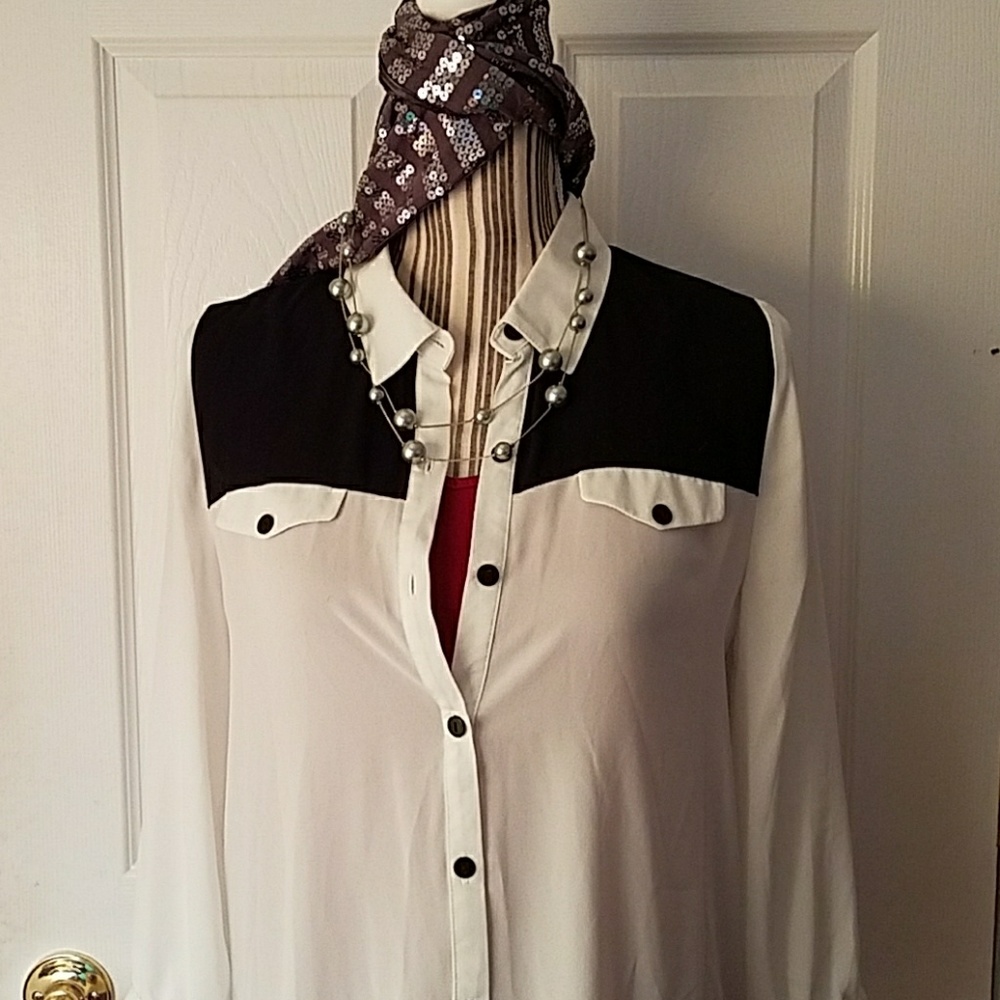 Womens blouse. Like new.